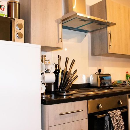 Livestay-Modern Apartment Minutes Away From Heathrow Slough Extérieur photo
