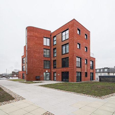 Livestay-Modern Apartment Minutes Away From Heathrow Slough Extérieur photo