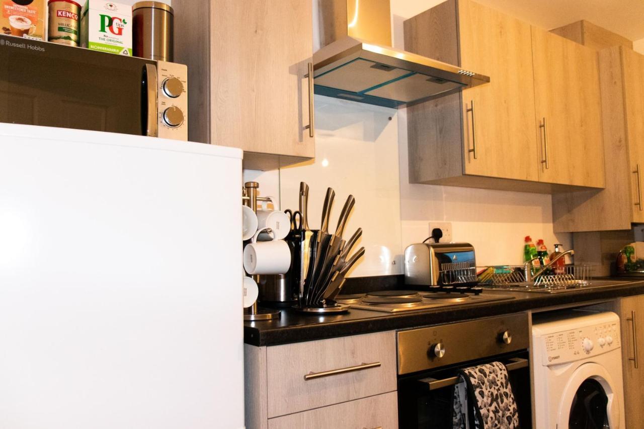 Livestay-Modern Apartment Minutes Away From Heathrow Slough Extérieur photo