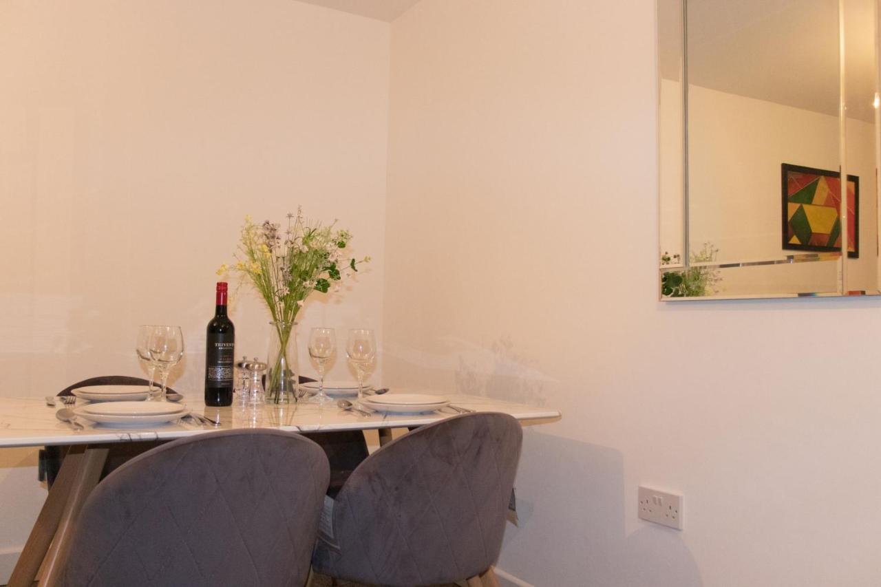 Livestay-Modern Apartment Minutes Away From Heathrow Slough Extérieur photo