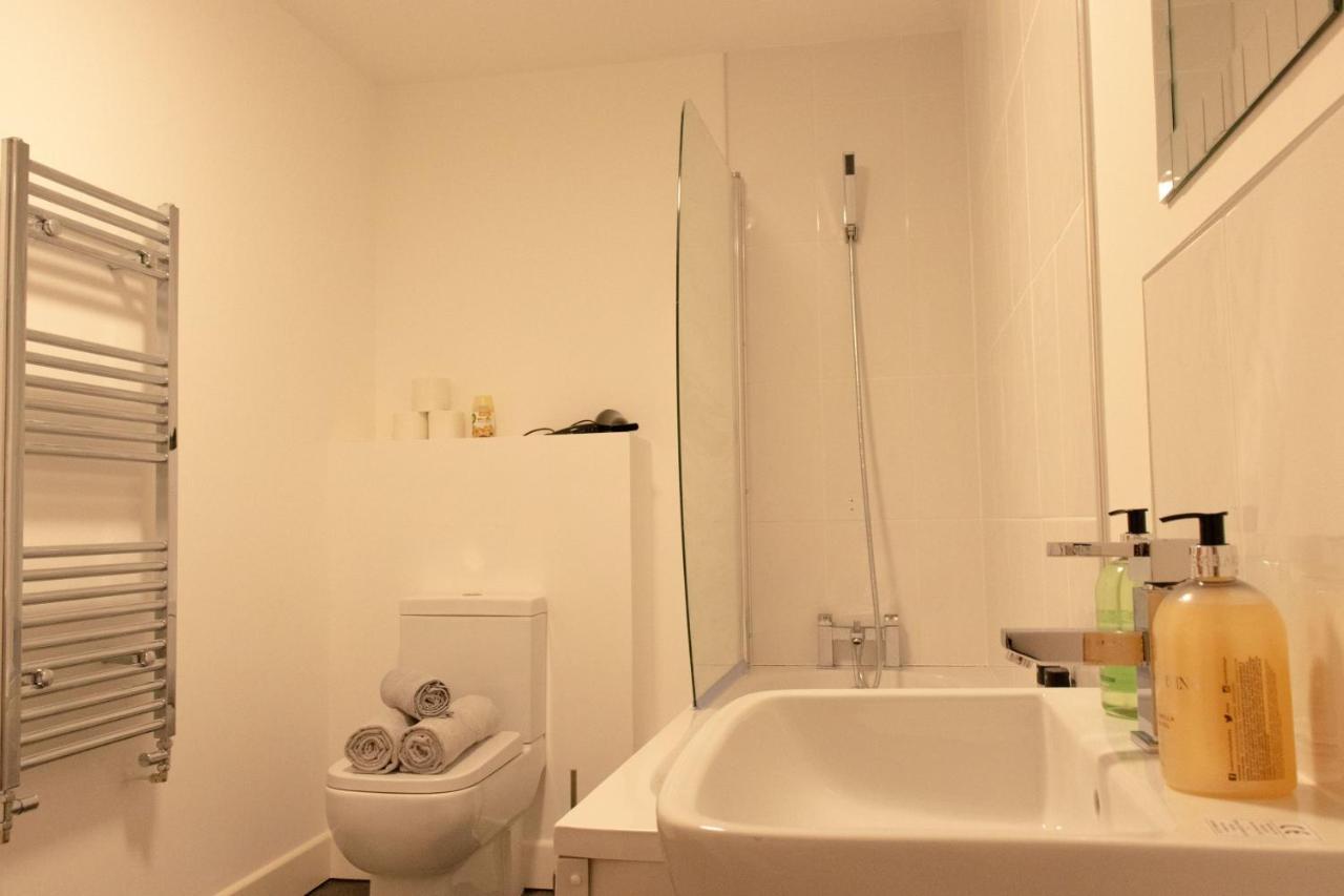 Livestay-Modern Apartment Minutes Away From Heathrow Slough Extérieur photo